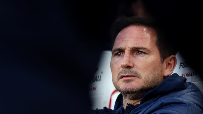 LONDON, ENGLAND - MAY 02: Frank Lampard, Caretaker Manager of Chelsea, looks on prior to the Premier League match between Arsenal FC and Chelsea FC at Emirates Stadium on May 02, 2023 in London, England. (Photo by Chris Lee - Chelsea FC/Chelsea FC via Getty Images)