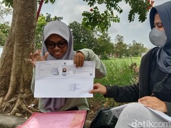 Merajut Asa Ala Fredika dan Della Demi Bisa Bekerja