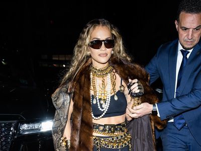 Foto: Adu Seksi di MET Gala 2023 After-Party, Rita Ora Pakai Bikini Vintage