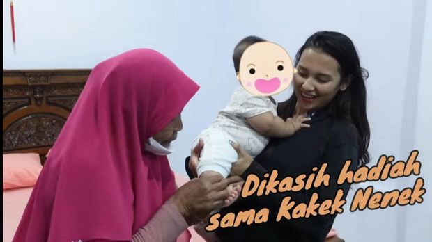 Indah Permatasari dan Arie Kriting