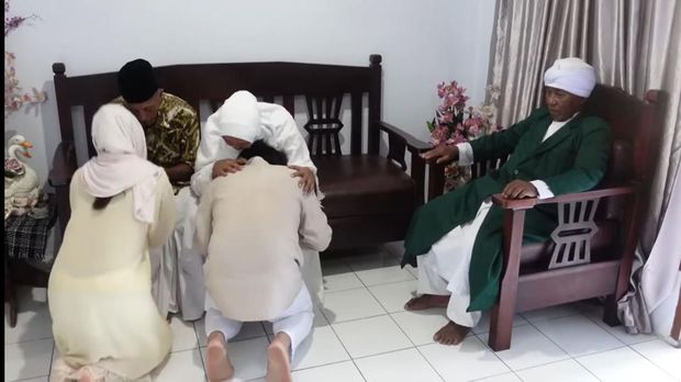 Indah Permatasari dan Arie Kriting