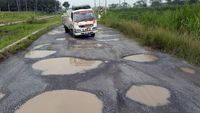 Potret Jalan Rusak Menuju Kota Baru Lampung