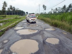 Kala Gubernur Lampung Disebut Lihai soal Viral Jalan Rusak