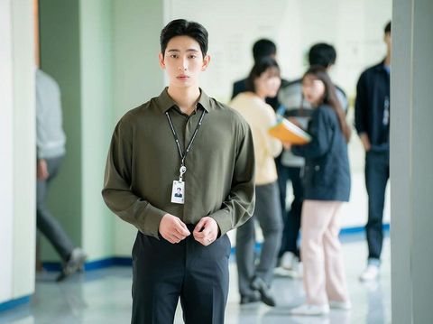 Karakter Yoon Bak di drama Forecasting Love and Weather