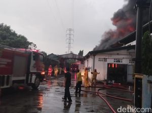 Kebakaran Pabrik di Citeureup Padam, Diduga Akibat Tersambar Petir