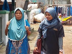 Donasi Sahabat Baik Bantu Nenek Penjual Pecel yang Tak Sanggup Lagi Berdagang
