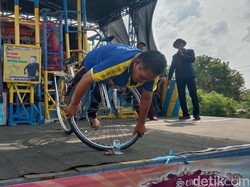 Genjring Akrobatik Indramayu Terancam Punah