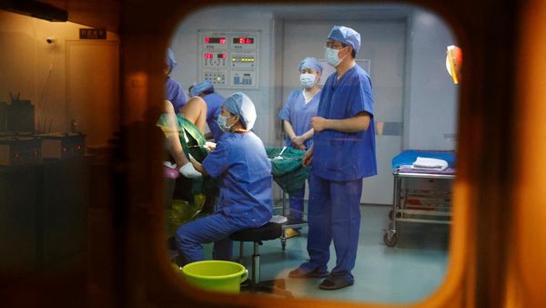 Krisis Populasi, China Pertimbangkan Program Bayi Tabung Bagi Wanita Lajang