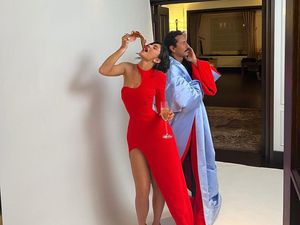 Hadiri Met Gala, Foto Kylie Jenner Makan Pizza Bikin Netizen Ngiler Hadiri Met Gala, Foto Kylie Jenner Makan Pizza Bikin Netizen Ngiler