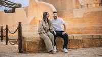 Istri Messi, Antonella juga memakai pakaian khas ala Timur Tengah (@AhmedAlKhateeb/Twitter)