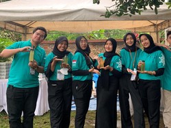 Keren! Mahasiswa ITS Kembangkan Alat Daur Ulang Plastik Jadi Bahan Bakar