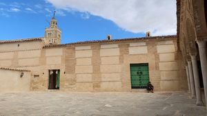 Mengunjungi Masjid Agung Tunisia, Tempat Jam Kuno Bergerak Terbalik