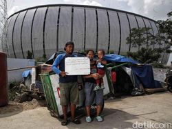 JIS Diusulkan untuk Pildun U-17, Warga Kampung Bayam Ngaku Ogah Bongkar Tenda