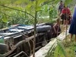 Odong-odong Terguling di Bukit Serut Blora, 10 Penumpang Terluka