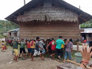 Lagi, 6 KK di Kolaka Utara Pindahkan Rumah gegara Beda Pilihan saat Pilkades Lagi, 6 KK di Kolaka Utara Pindahkan Rumah gegara Beda Pilihan saat Pilkades