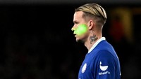 Mudryk, yang masuk sebagai pemain pengganti di babak kedua dalam laga Arsenal vs Chelsea, mendapat sorotan laser. Foto: REUTERS/DYLAN MARTINEZ