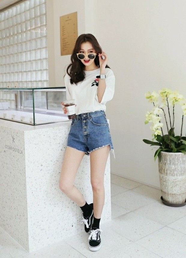 OOTD pakai t-shirt/Foto: Instagram.com/Dahongstyle OOTD pakai t-shirt