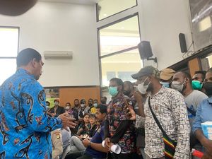 Pendukung Lukas Enembe Penuhi Ruang Sidang Jelang Putusan Praperadilan