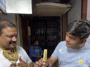 Viral PKL Jajakan Es Krim India Berbalut Emas 24 Karat