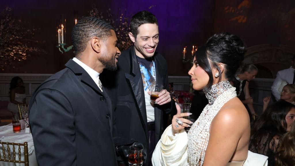 Reuni Kim Kardashian-Pete Davidson 8 Bulan Setelah Putus Reuni Kim Kardashian-Pete Davidson 8 Bulan Setelah Putus