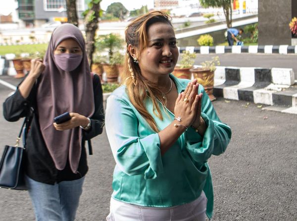 Momen Lina Mukherjee Tersangka Penistaan Agama Jalani Pemeriksaan