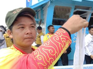 Ubay Rela Ceburkan Diri ke Laut demi Rebutan Kain Kafan