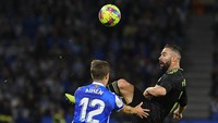 Upaya Madrid mengejar ketertinggalan kian sulit, sebab harus bermain dengan sepuluh orang. Di menit ke-61, Dani Carvajal menelan kartu kuning keduanya usai melanggar Aihen Munoz.  