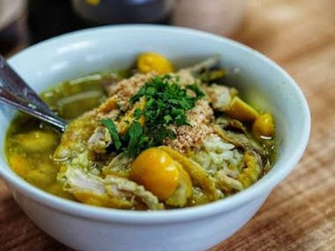 Sluurр! Ini 5 Tempat Makan Soto Ayam Ambengan Enak di Jakarta