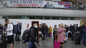 Stasiun di London Bersolek Sambut Penobatan Raja Charles III