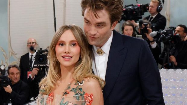 Suki Waterhouse Hamil Anak Robert Pattinson