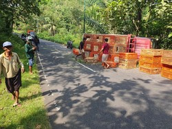 Truk Terguling di Panggang Gunungkidul, Pejalan Kaki Tewas Tertimpa Muatan