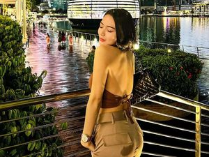 5 Potret Wika Salim Pamer Punggung 5 Potret Wika Salim Pamer Punggung