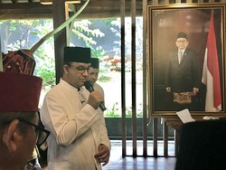 Anies Baswedan Pimpin Salat Jenazah Anggota DPRD DKI M Taufik