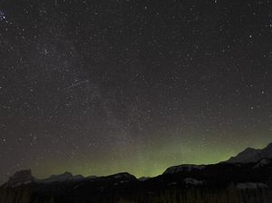 Ada Dua Hujan Meteor November 2024, Yang Pertama Puncaknya Besok!