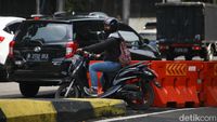 Bandel, Pemotor Terobos Barrier Putar Balik Dekat JLNT Antasari