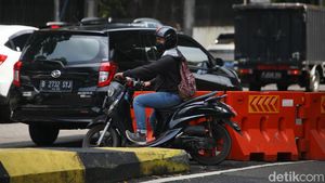 Bandel, Pemotor Terobos Barrier Putar Balik Dekat JLNT Antasari
