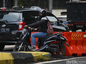 Bandel, Pemotor Terobos Barrier Putar Balik Dekat JLNT Antasari