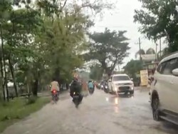 Dear Mas Ony, Warga Paron Ngawi Butuh Saluran Air Cegah Banjir