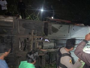 Bus Bawa 30 Santri Kecelakaan Masuk Jurang di Parigi Moutong
