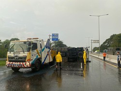 Bus Pahala Kencana Terguling di Tol Waru Sidoarjo, 2 Penumpang Luka