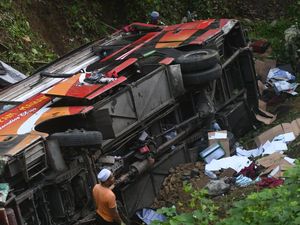 Tragedi Bus Santri Pondok Gontor Masuk Jurang Tewaskan 3 Guru Ngabdi di Sulteng Tragedi Bus Santri Pondok Gontor Masuk Jurang Tewaskan 3 Guru Ngabdi di Sulteng