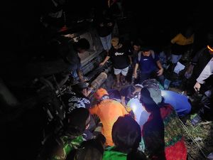 Kronologi Bus Masuk Jurang di Parimo Sulteng yang Tewaskan 3 Santri Gontor Kronologi Bus Masuk Jurang di Parimo Sulteng yang Tewaskan 3 Santri Gontor