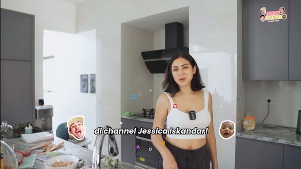 Mewahnya Dapur Rumah Jessica Iskandar yang Bernuansa Abu-abu