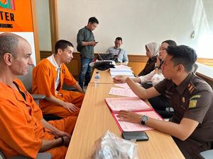2 WNA Aljazair Mencuri di Bandara Dilimpahkan ke Kejari Badung 2 WNA Aljazair Mencuri di Bandara Dilimpahkan ke Kejari Badung