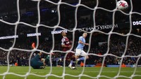Haaland mencetak gol kedua Man City dalam kemenangan 3-0 saat menjamu West Ham United. Foto: Action Images via Reuters/JASON CAIRNDUFF
