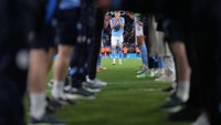 Haaland sudah 35 gol di Liga Inggris musim ini, memecahkan rekor gol terbanyak dalam semusim kompetisi Premier League. Ia diapresiasi lewat guard of honour. Foto: Manchester City FC via Getty Ima/Isaac Parkin - MCFC  