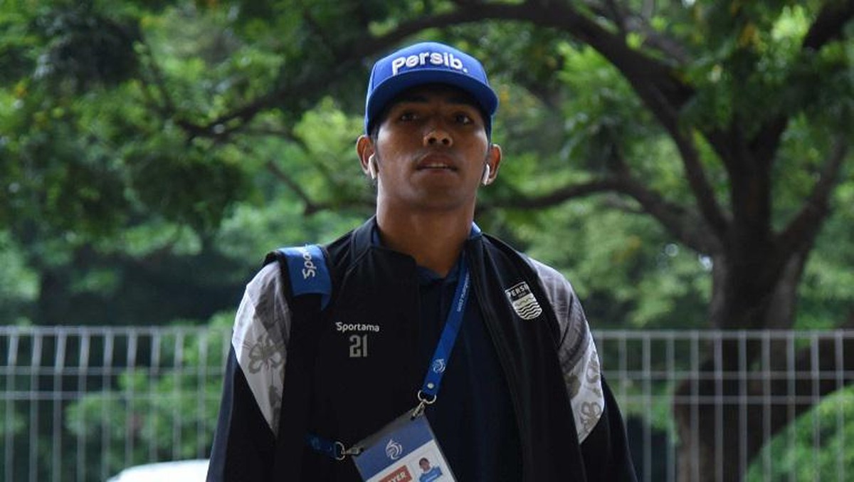 Frets absen absen karena menjalani panggilan kedinasan TNI. Foto: persib.co.id