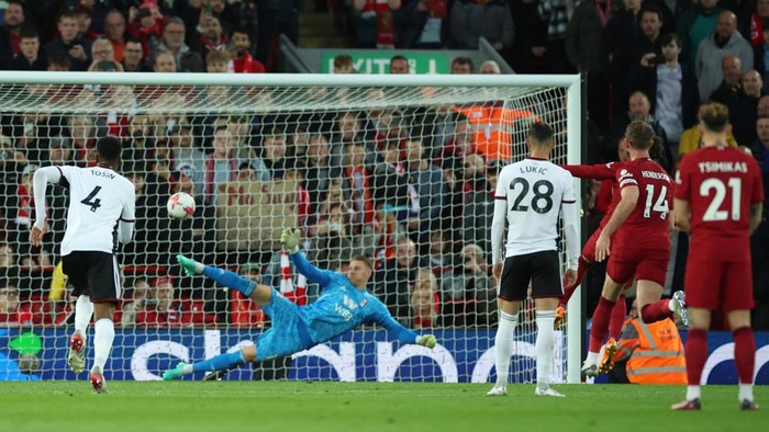 Soccer Football - Premier League - Liverpool v Fulham - Anfield, Liverpool, Britain - May 3, 2023 Liverpools Mohamed Salah scores their first goal from the penalty spot REUTERS/Phil Noble EDITORIAL USE ONLY. No use with unauthorized audio, video, data, fixture lists, club/league logos or live services. Online in-match use limited to 75 images, no video emulation. No use in betting, games or single club /league/player publications.  Please contact your account representative for further details.