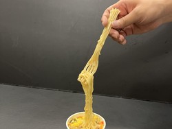 Garpu Unik Bentuk Mie Instan Ini Mirip Aslinya, Netizen Terkecoh