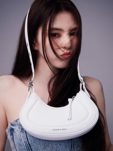 Han So Hee sebagai brand ambassador baru Charles & Keith